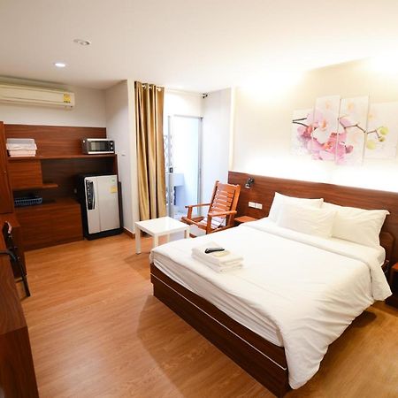 Thaiphiphat House Bangkok Exterior photo