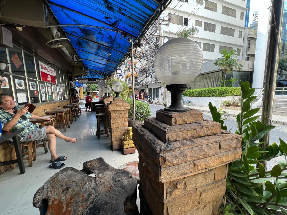 Thaiphiphat House Bangkok Exterior photo