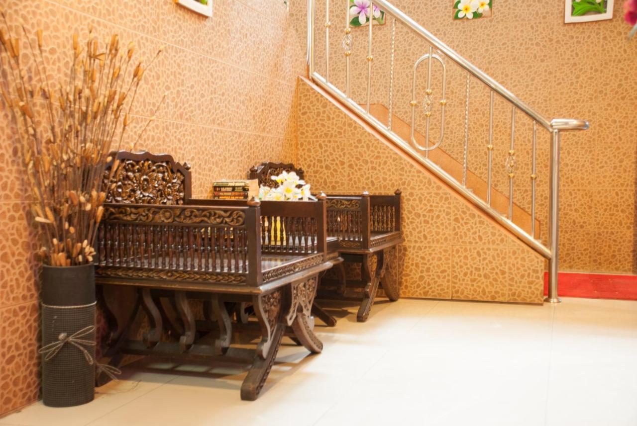 Thaiphiphat House Bangkok Exterior photo
