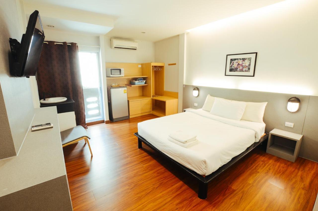 Thaiphiphat House Bangkok Exterior photo