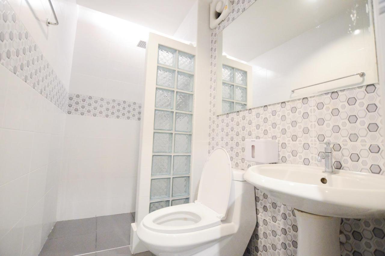 Thaiphiphat House Bangkok Exterior photo